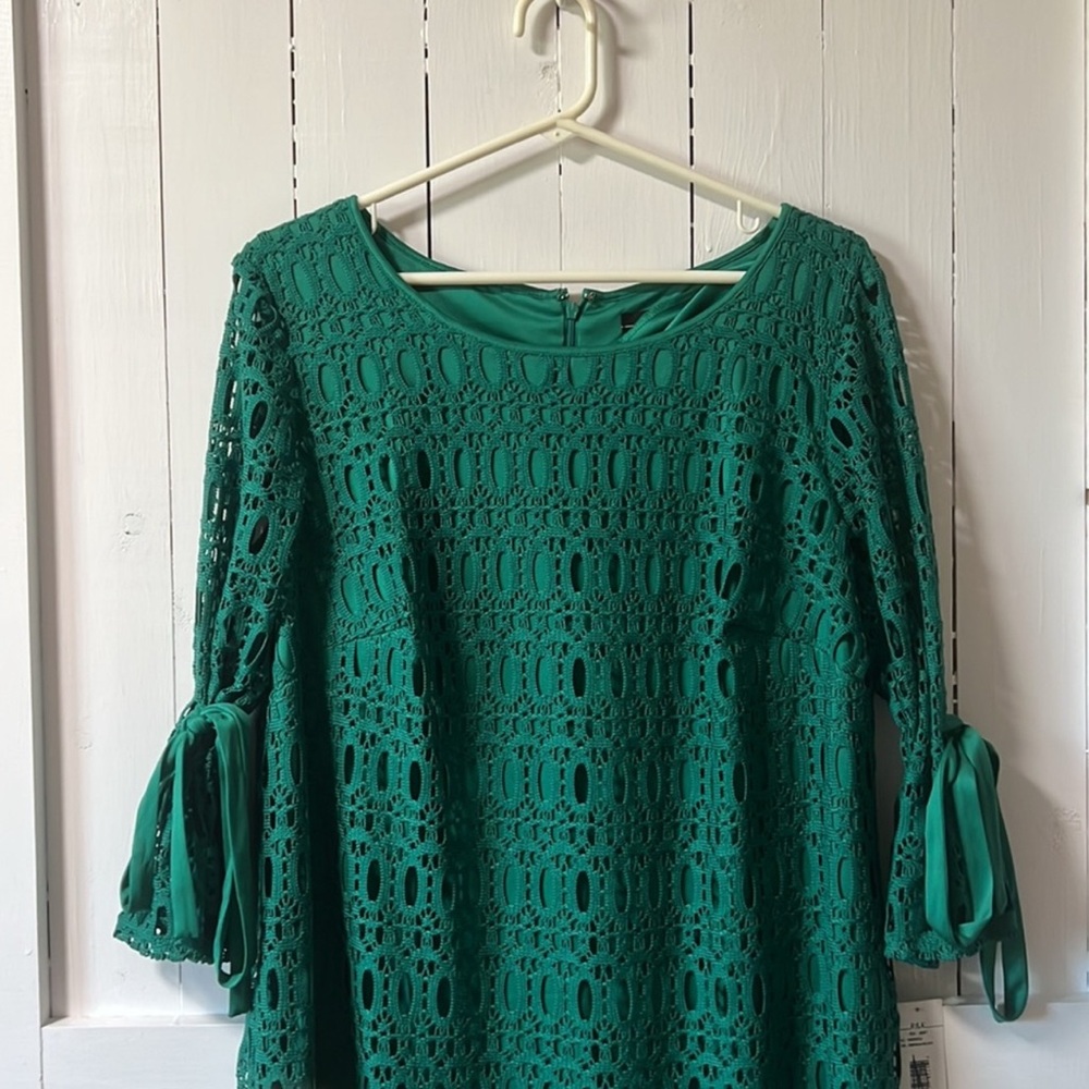 R&K Green Tie Front Midi Dress with 3/4 Sleeves - Picture 4 of 7